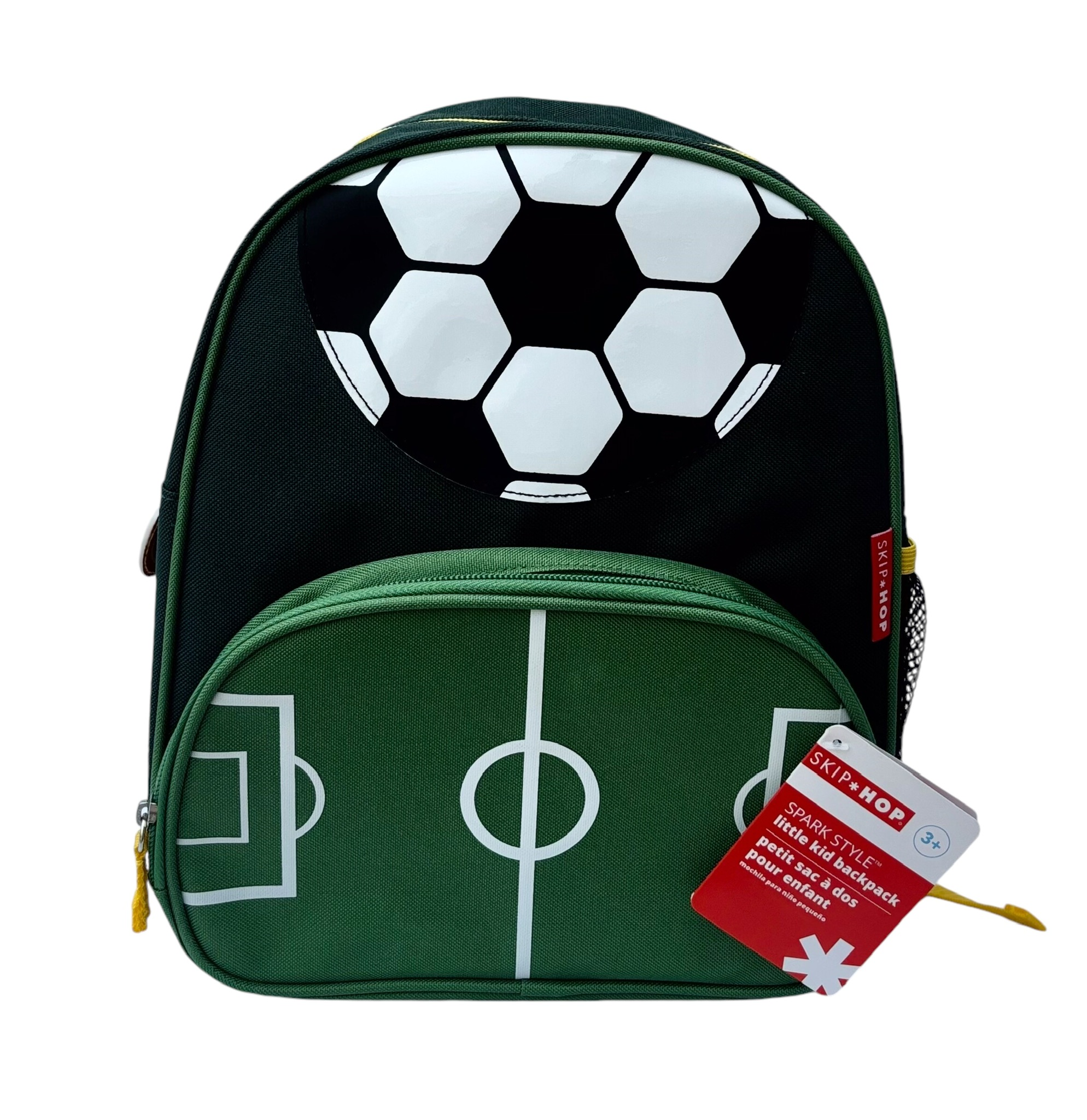 mochila contendo uma estampa de um campo e bola de futebol